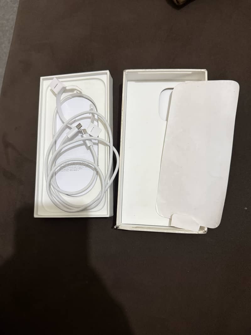 Apple iPhone 16 Pro Max 4