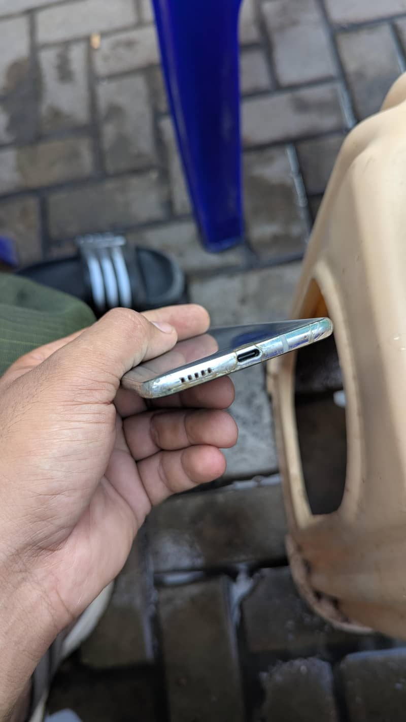 LG V30 Plus 3