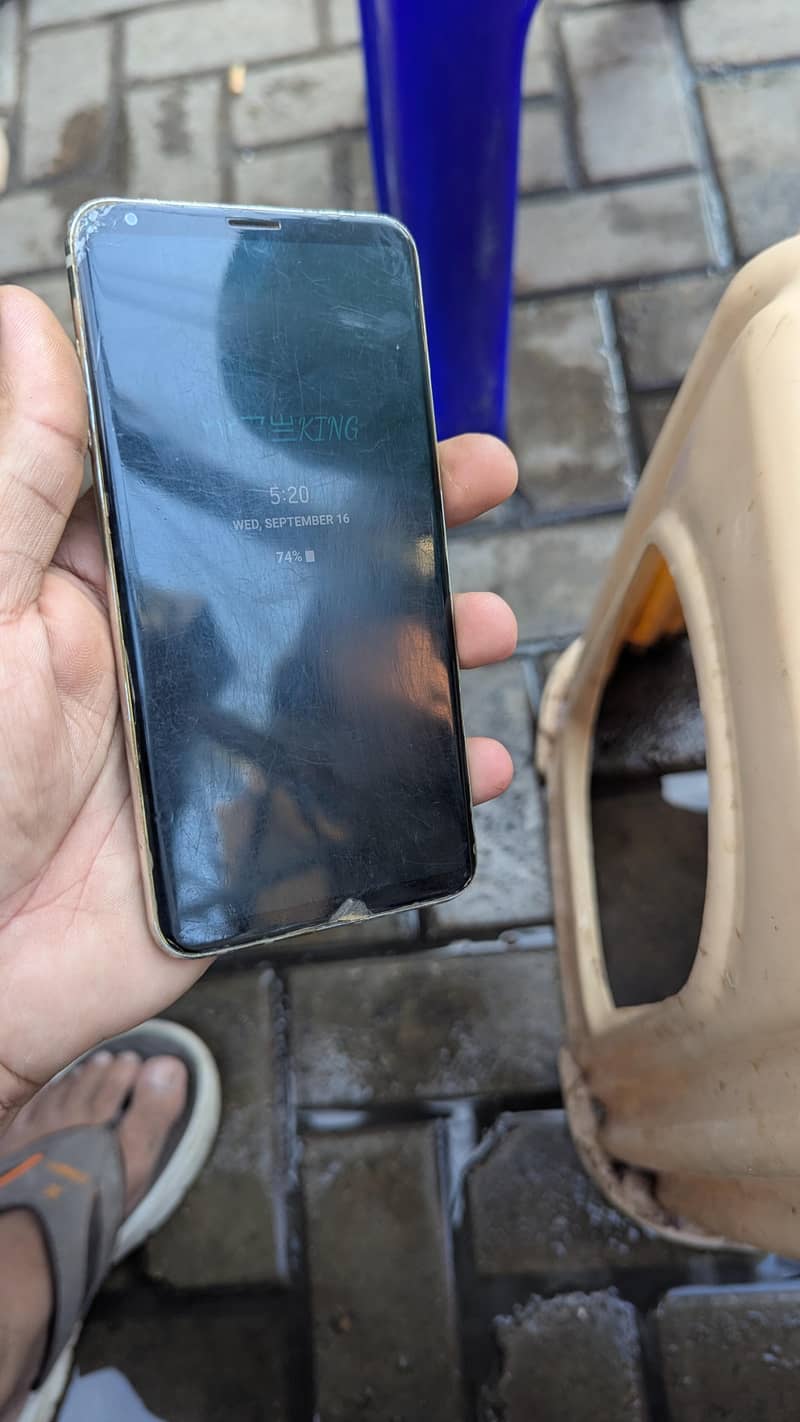LG V30 Plus 4