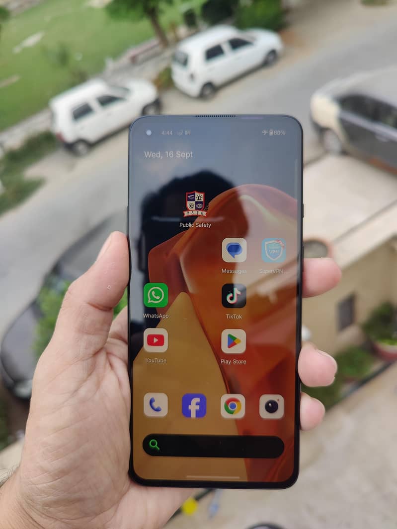 One Plus 9R 1