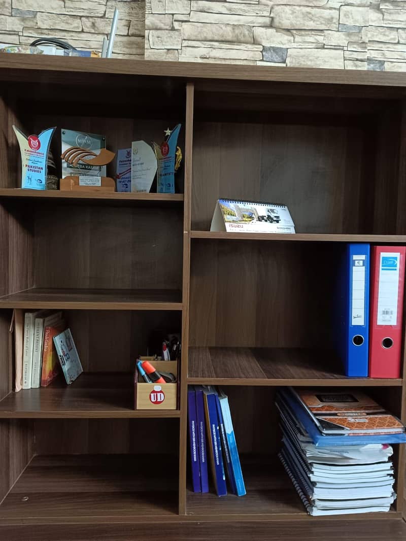 Customise Table & Bookshelf 1