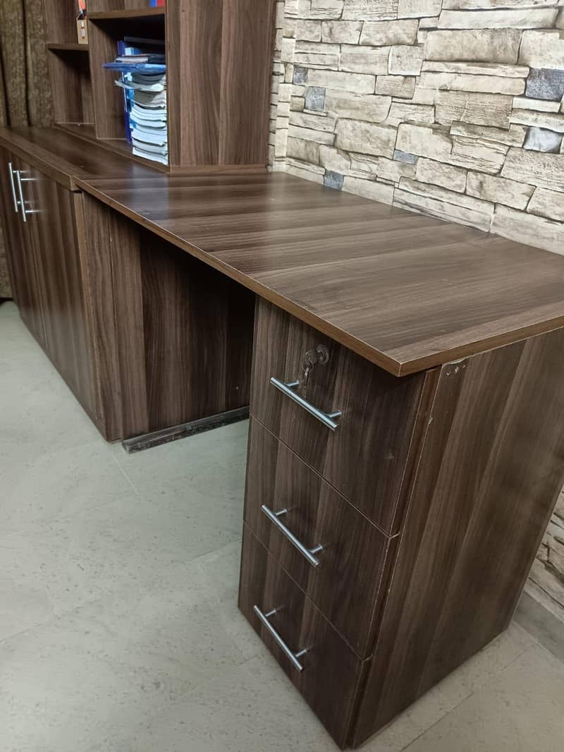Customise Table & Bookshelf 2