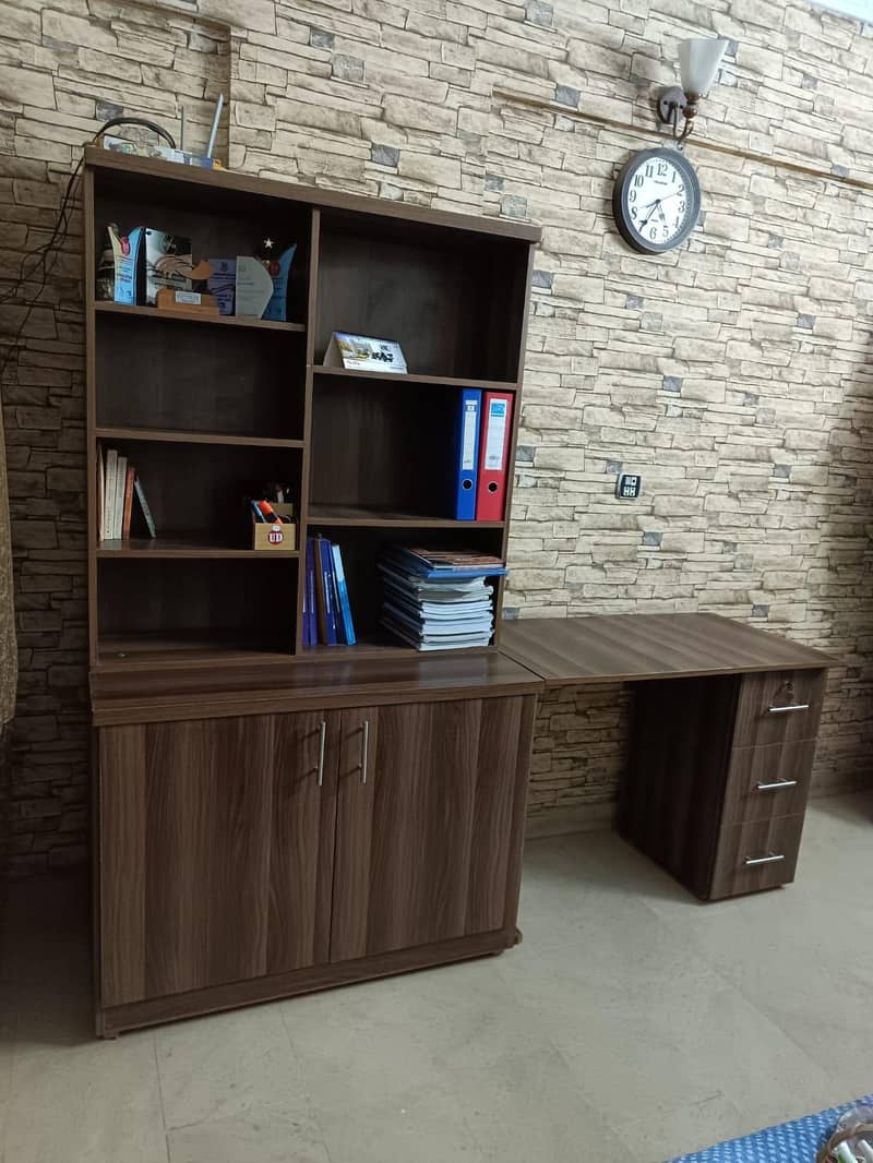 Customise Table & Bookshelf 3