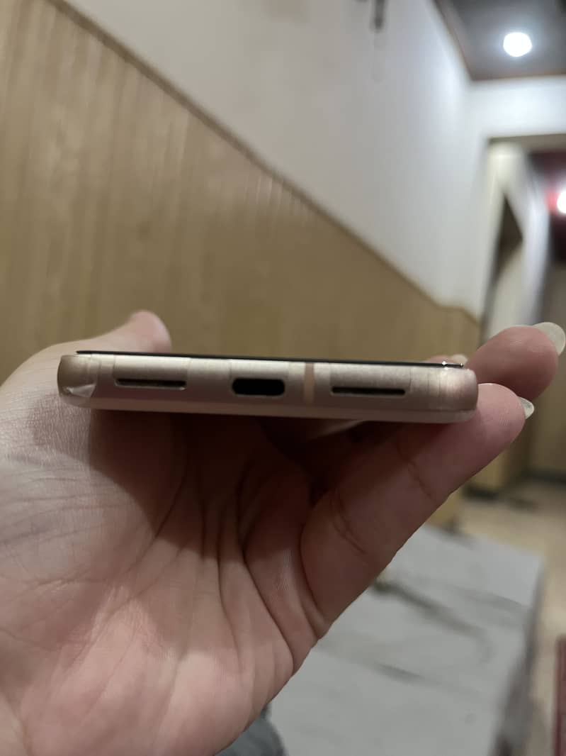Google Pixel 8a 4