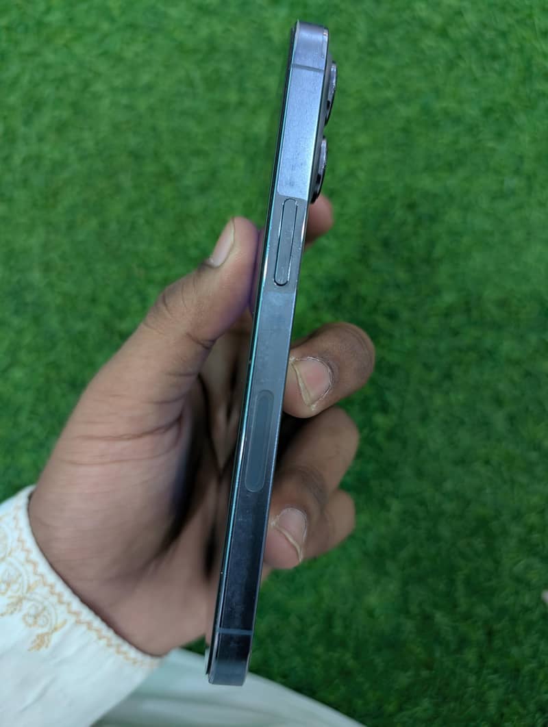 Apple iPhone 13 Pro 1