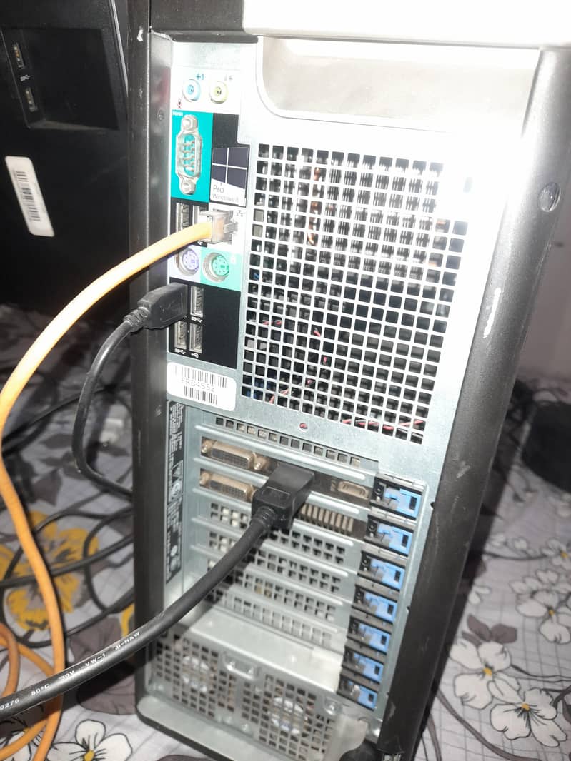 Intel Xeon E5 2680 v4 1