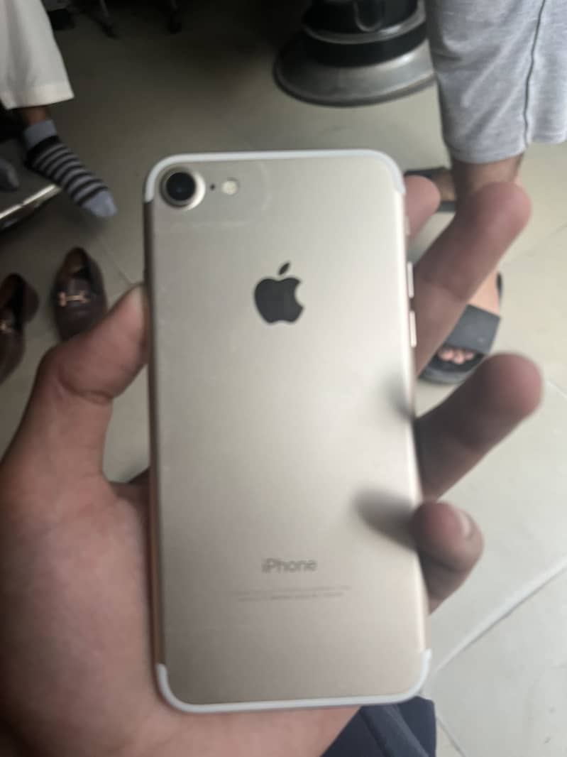 Apple iPhone 7 0