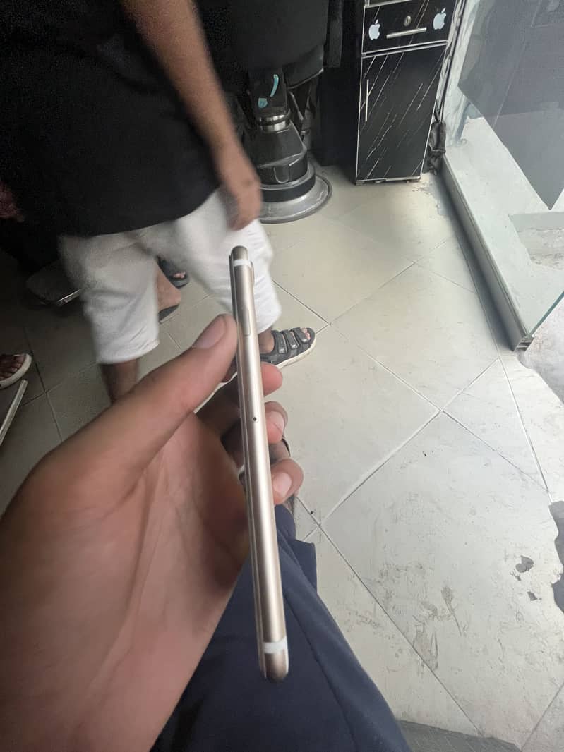 Apple iPhone 7 2