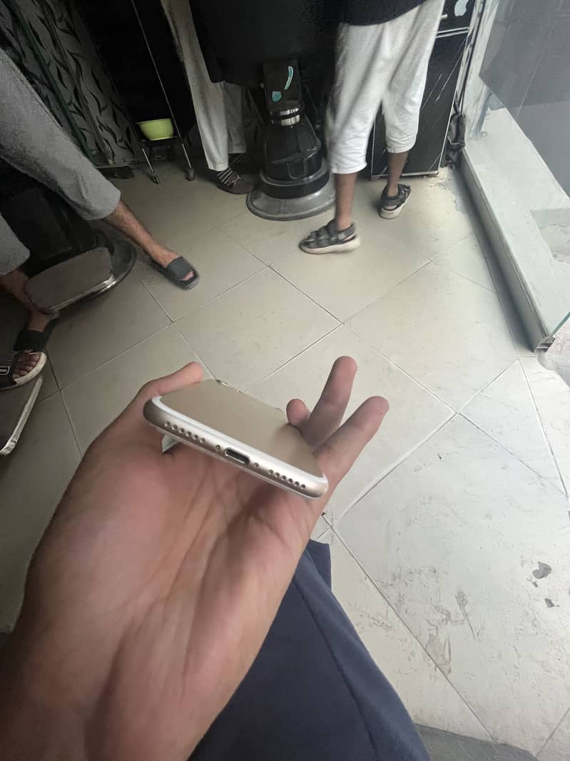 Apple iPhone 7 3