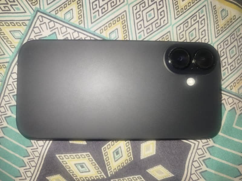 Apple iPhone 16 1