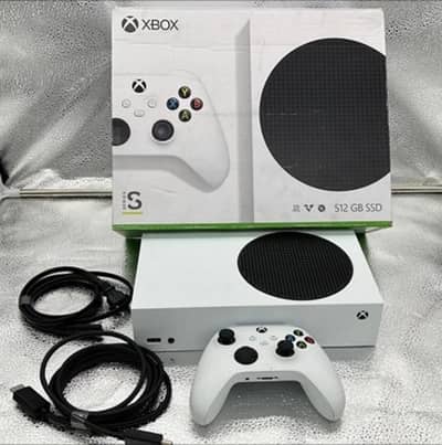 Xbox Series S 512 GB In Excellent condition with 2 controller!
