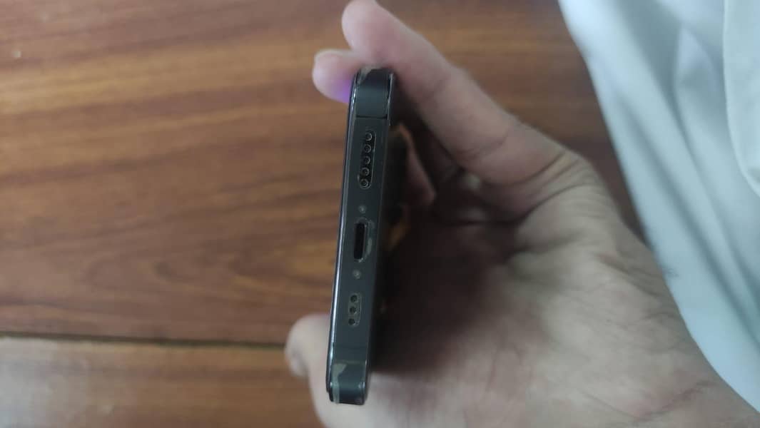 Apple iPhone 13 Pro 2
