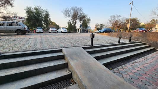 Main Park Road 15000sqft Building for Rent with Parking Lawn