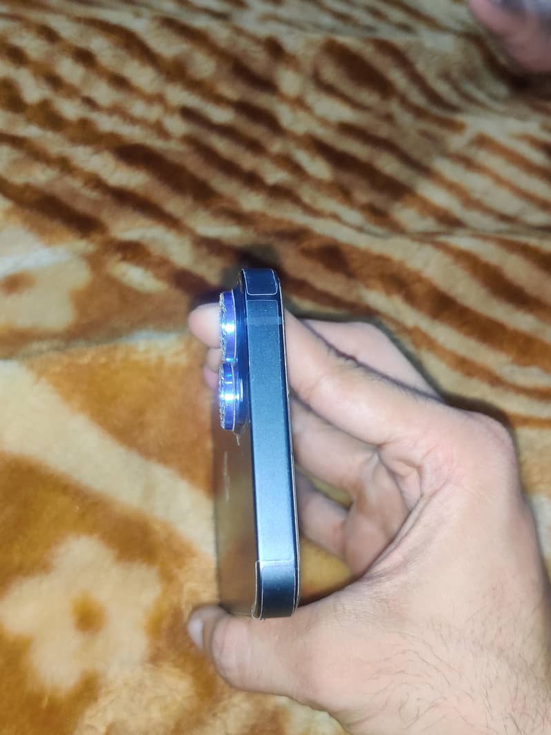Apple iPhone 13 1
