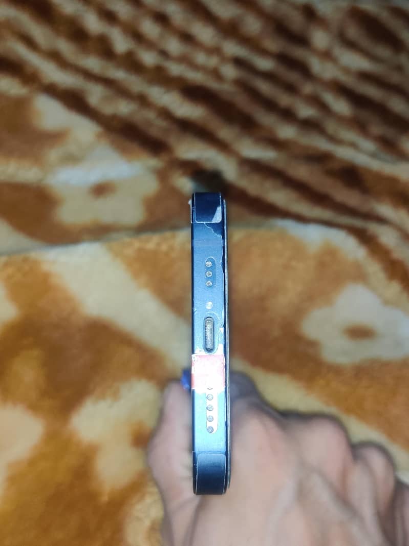 Apple iPhone 13 2