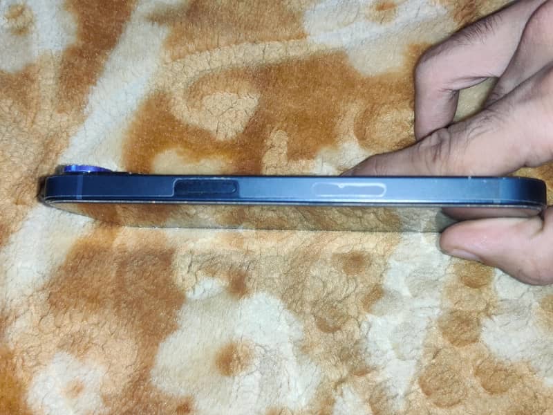 Apple iPhone 13 4