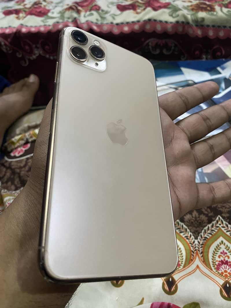 Apple iPhone 11 Pro Max 4