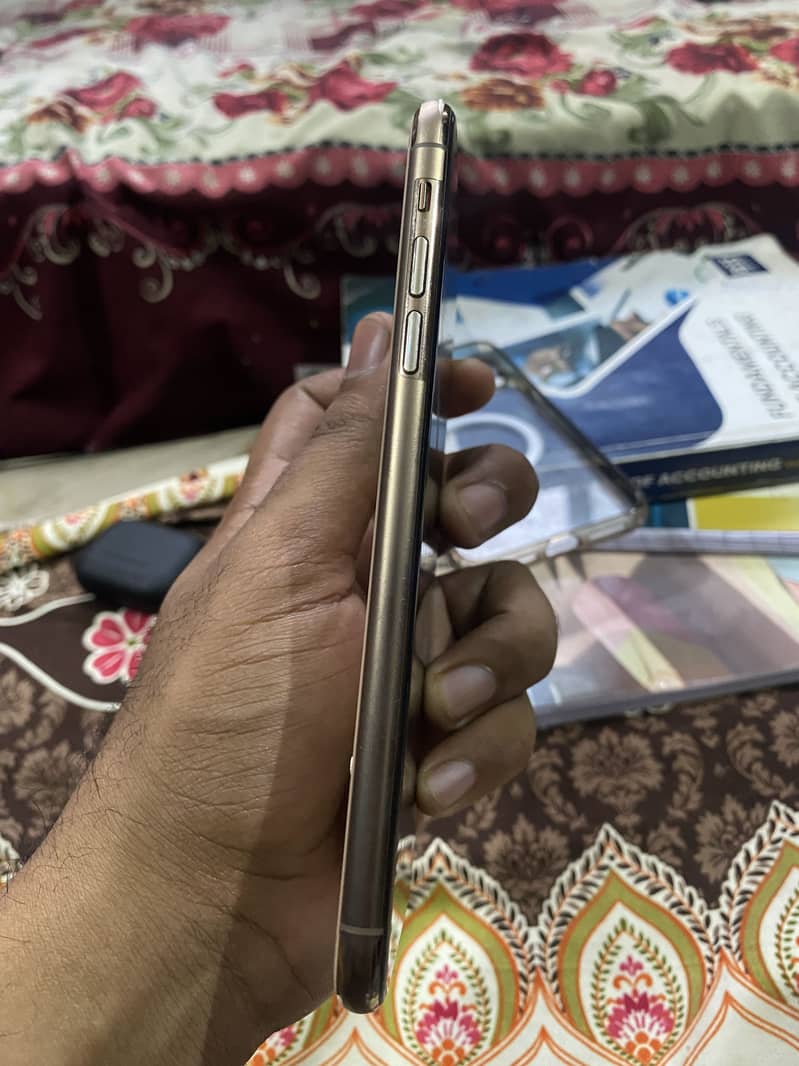 Apple iPhone 11 Pro Max 5