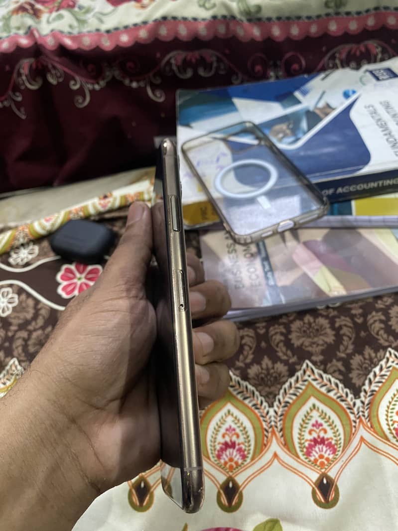 Apple iPhone 11 Pro Max 6