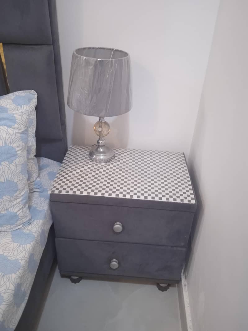 1 bed and 2 side table 2