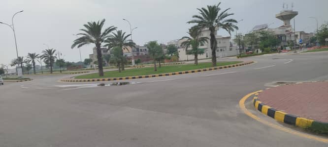 10 Marla Facing Park Corner Plot Prime Location