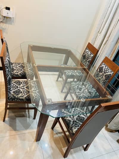 Dining Table with 8 Chairs – Thick Glass