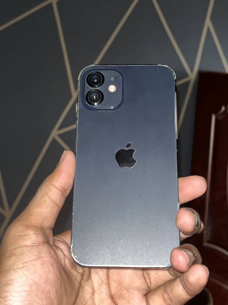 Apple iPhone 12 6