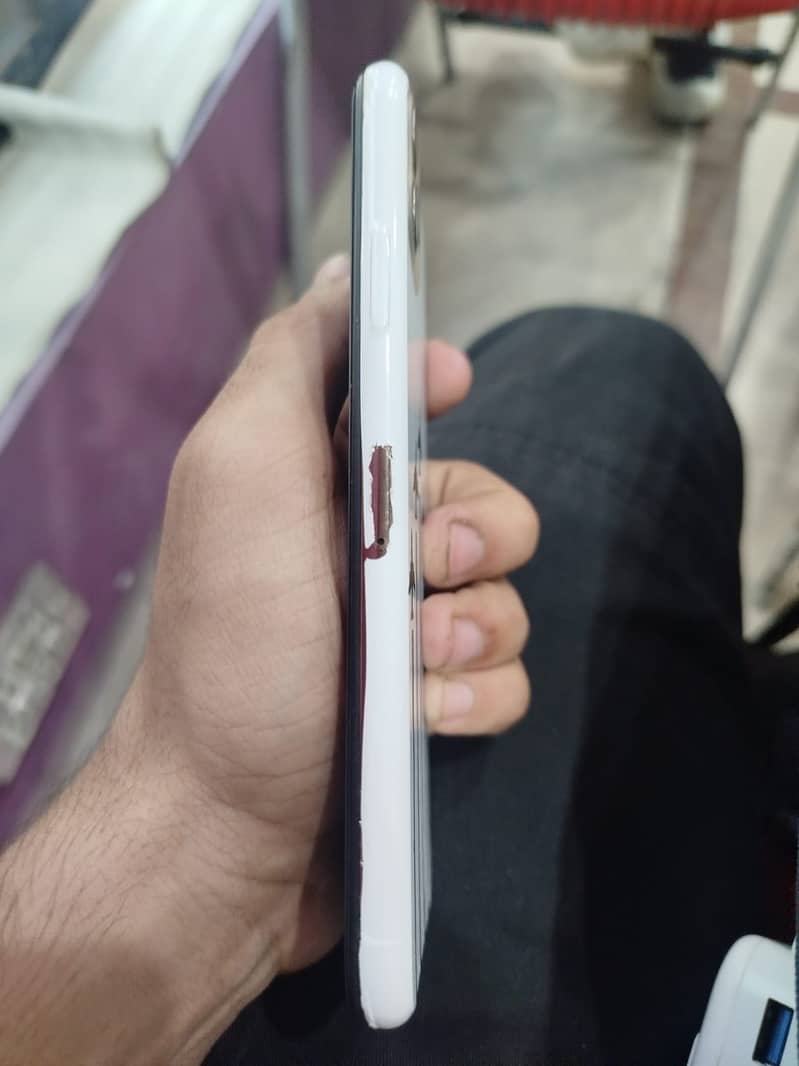 Apple iPhone 11 Pro Max 2