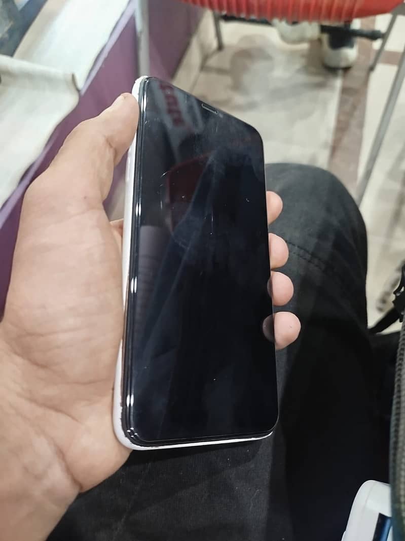 Apple iPhone 11 Pro Max 3