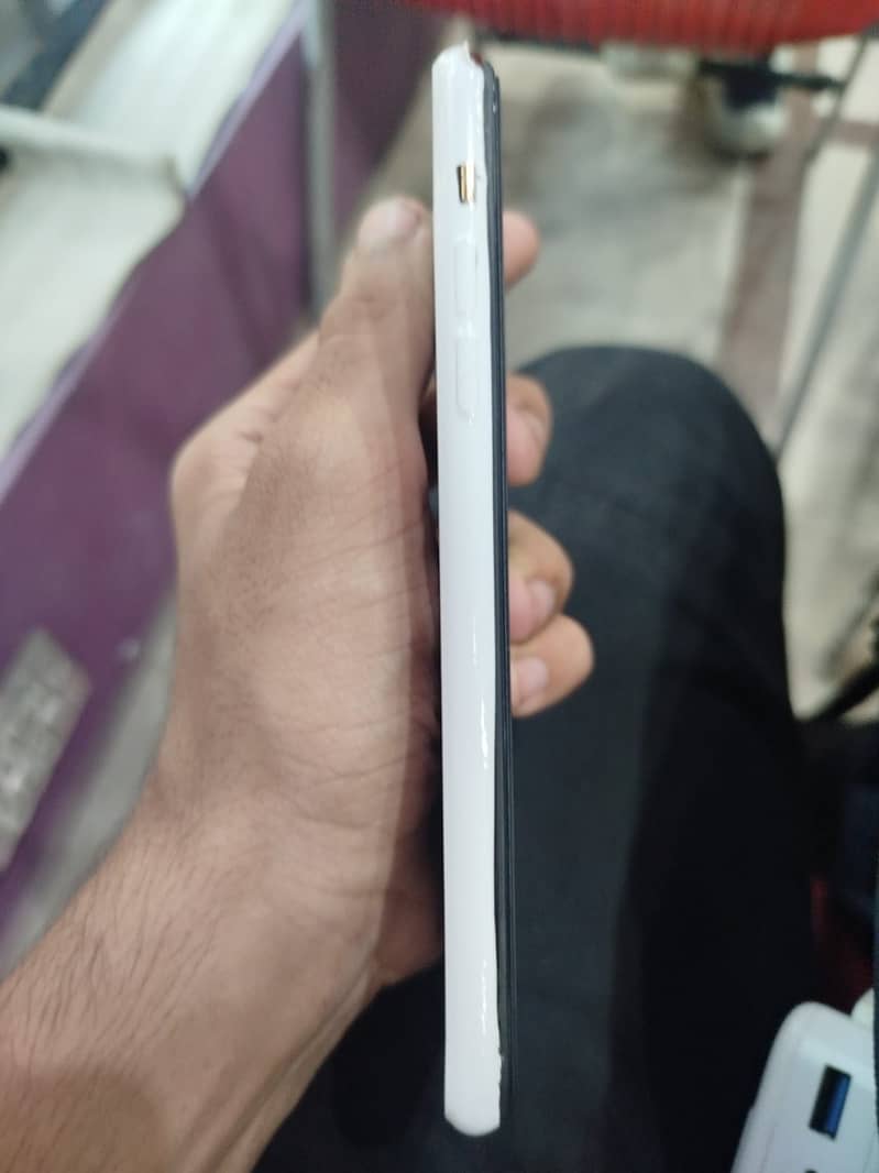 Apple iPhone 11 Pro Max 6