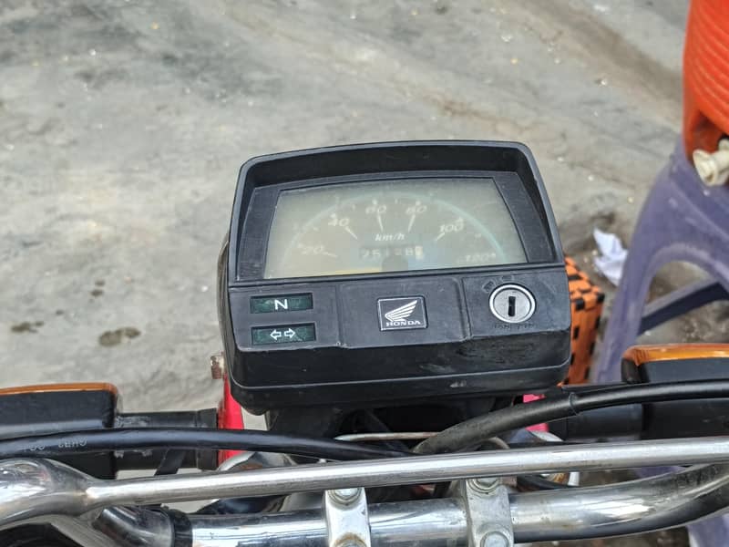 Honda CD70 4
