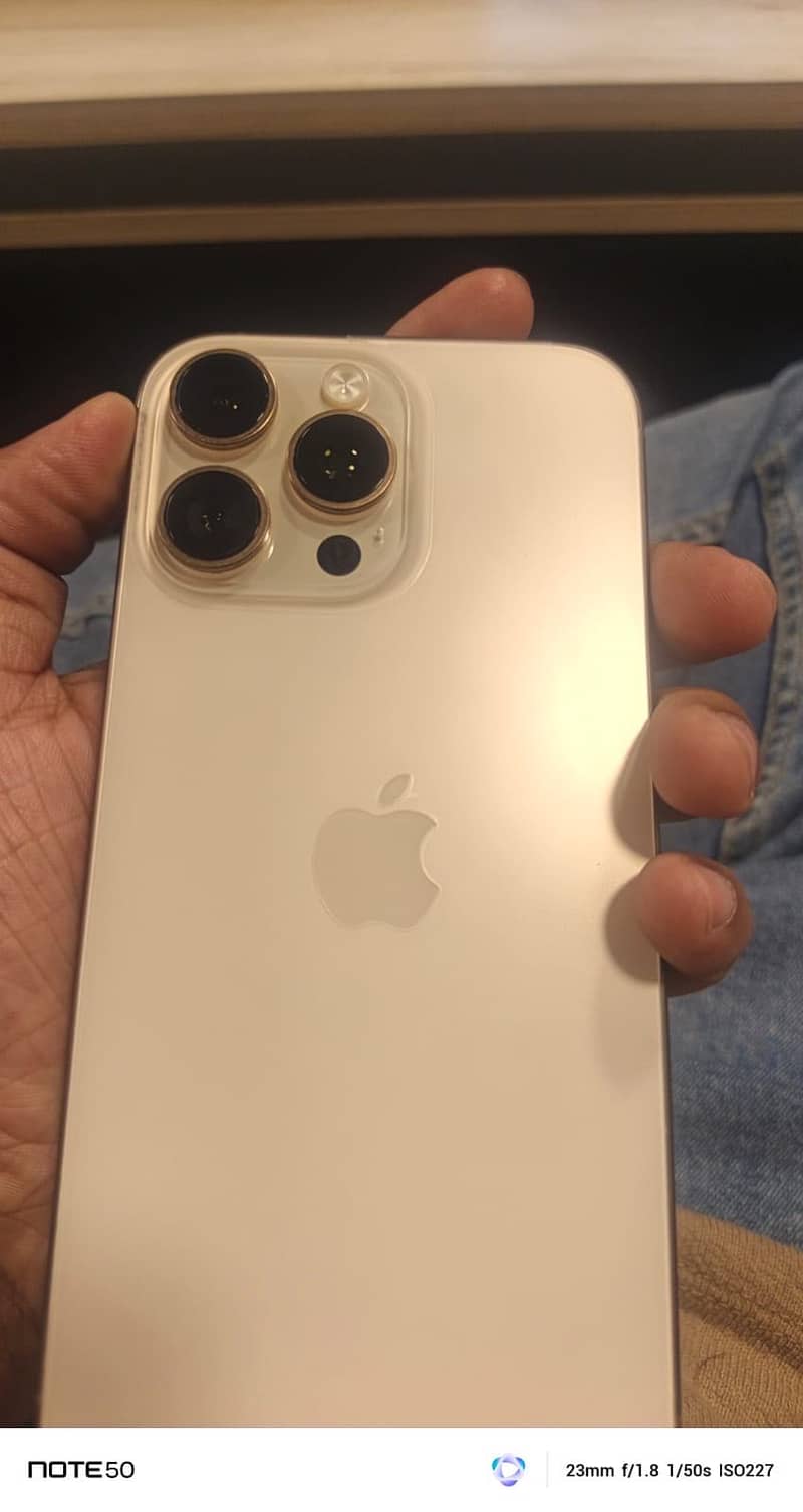 Apple iPhone 16 Pro Max 4