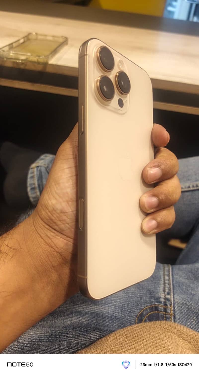 Apple iPhone 16 Pro Max 5