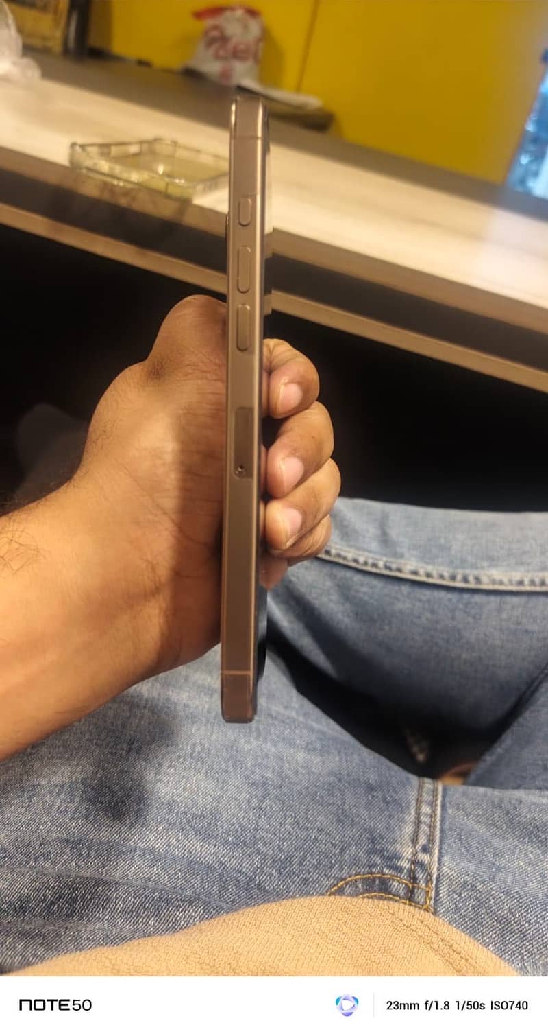 Apple iPhone 16 Pro Max 6