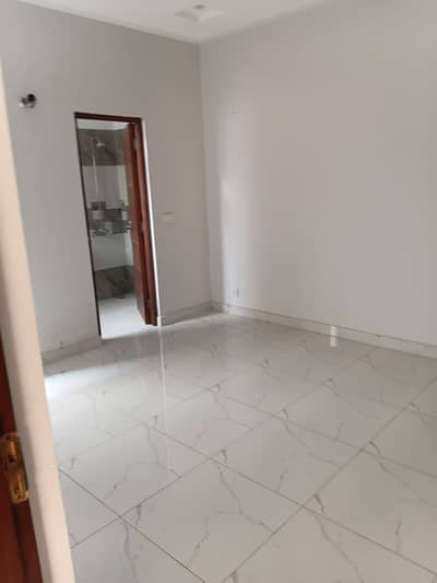 BACHELORS FLAT AVAILABLE FOR RENT