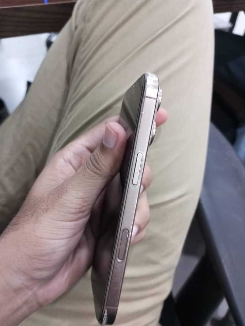 Apple iPhone 16 Pro 5