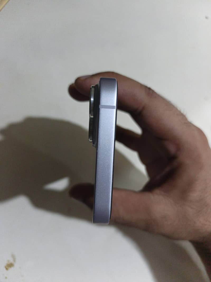 Apple iPhone 14 3