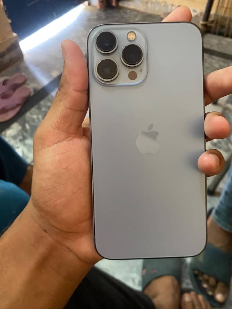 Apple iPhone 13 Pro Max 3