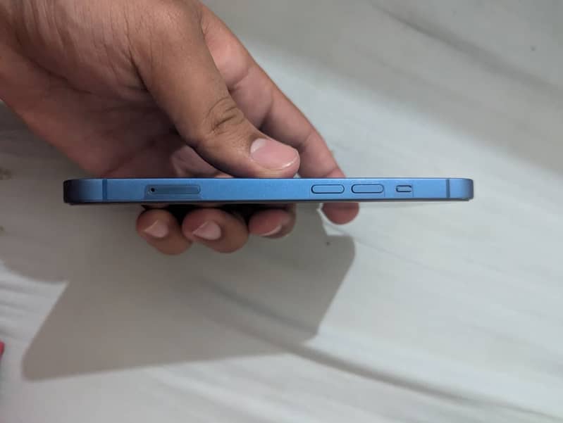Apple iPhone 13 2