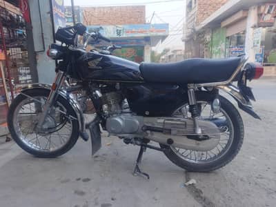 Honda 125 black clour