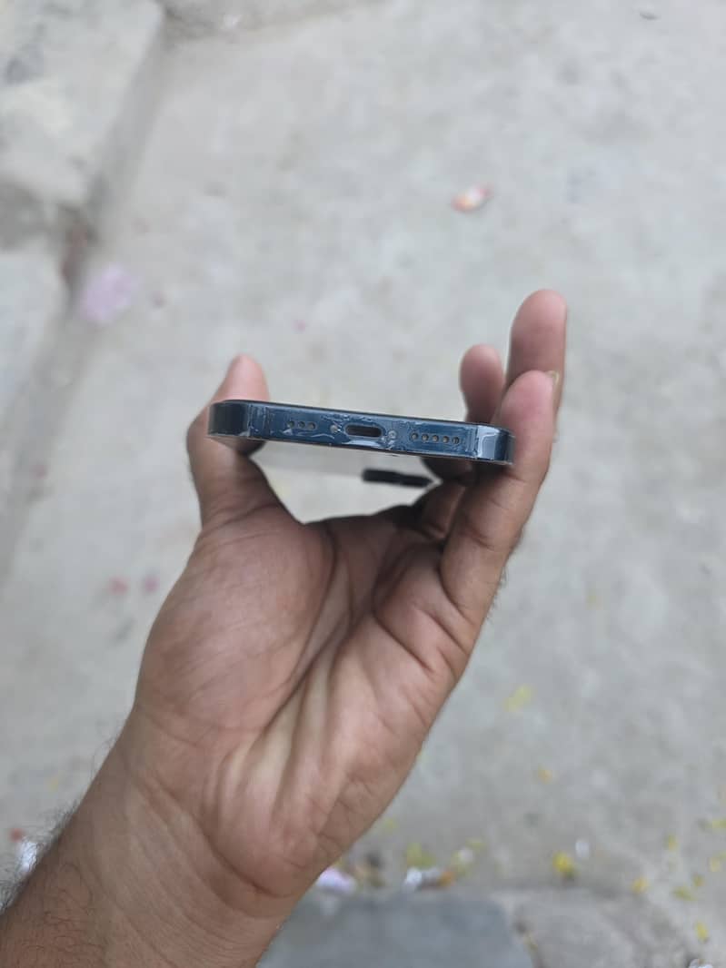 Apple iPhone 13 2