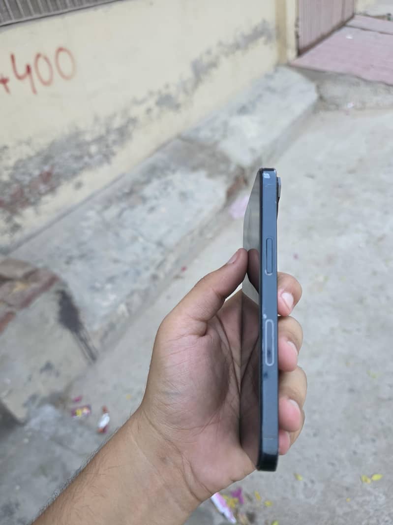 Apple iPhone 13 4