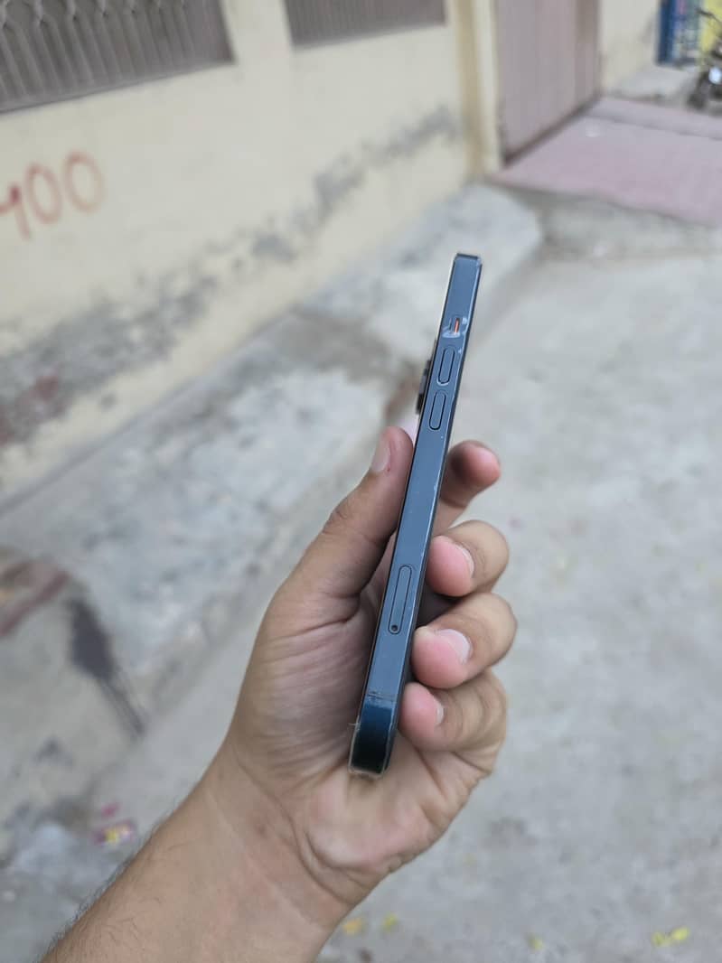 Apple iPhone 13 5