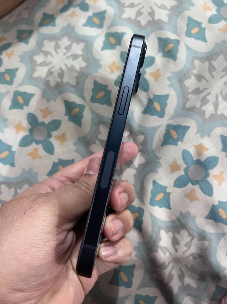 Apple iPhone 13 6