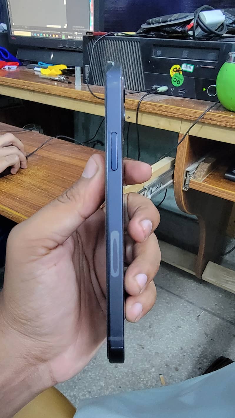 Apple iPhone 12 2