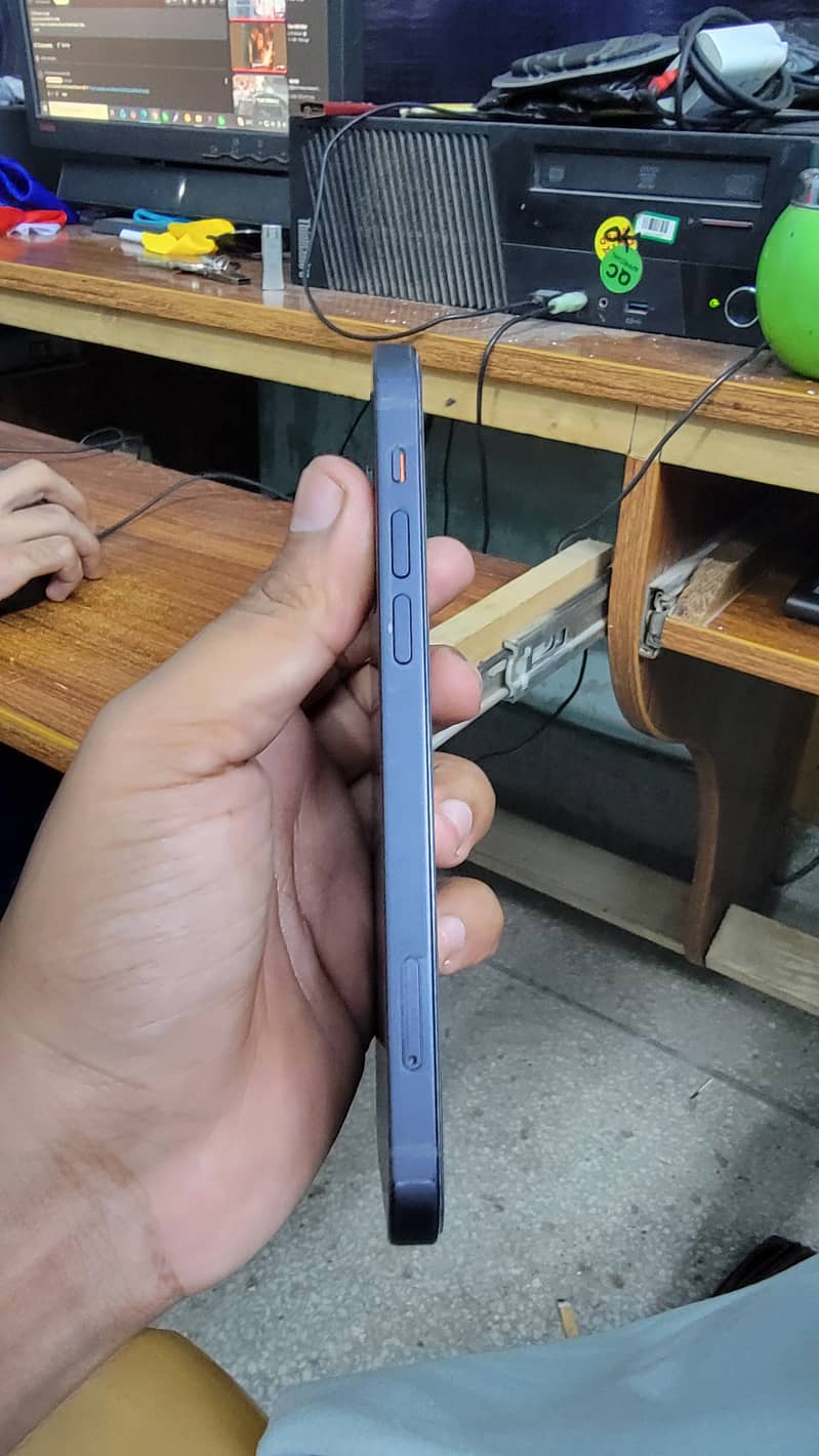 Apple iPhone 12 3