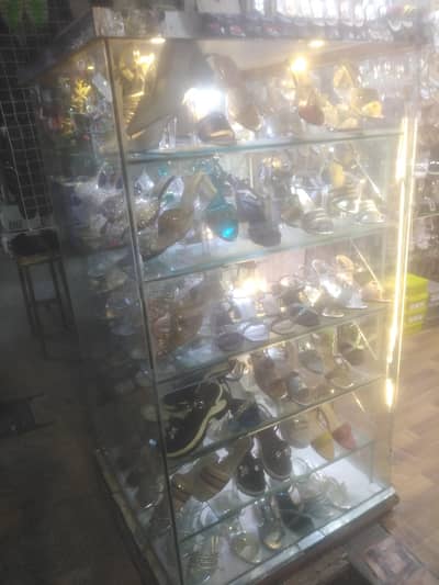 window shose rak good condition