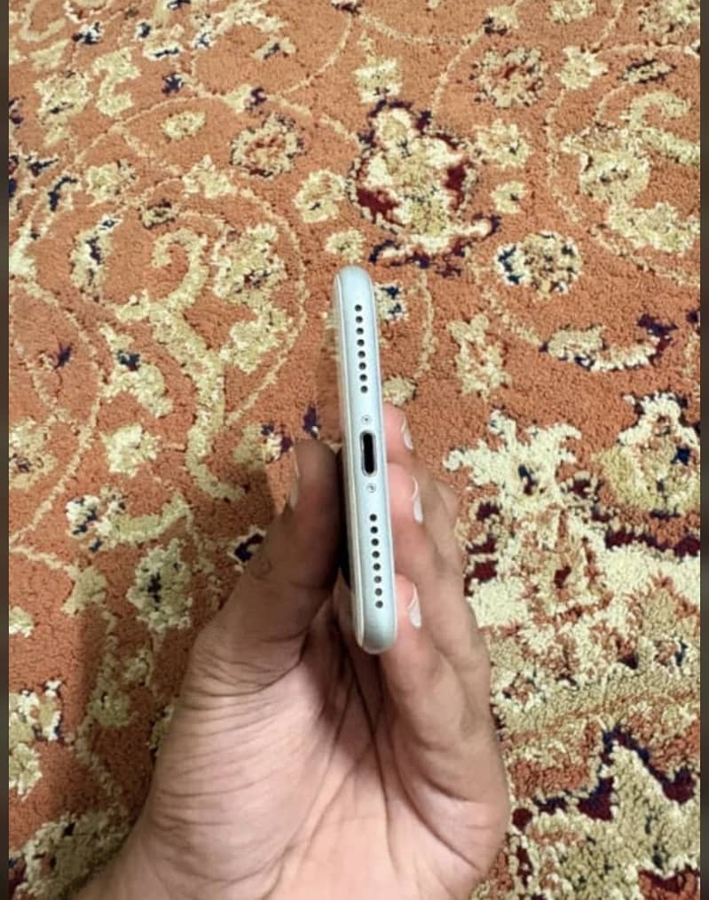 Apple iPhone 8 Plus 4