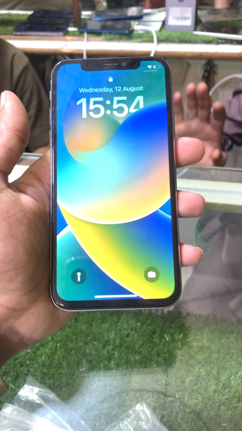 Apple iPhone X 3