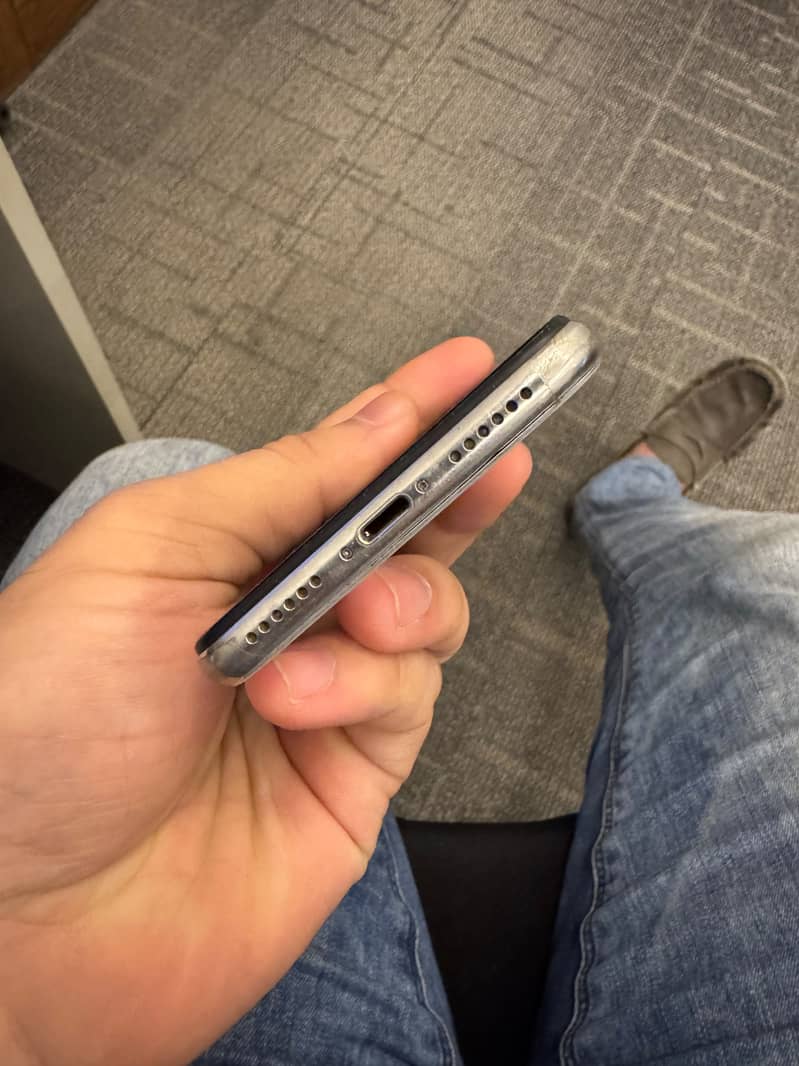 Apple iPhone X 3